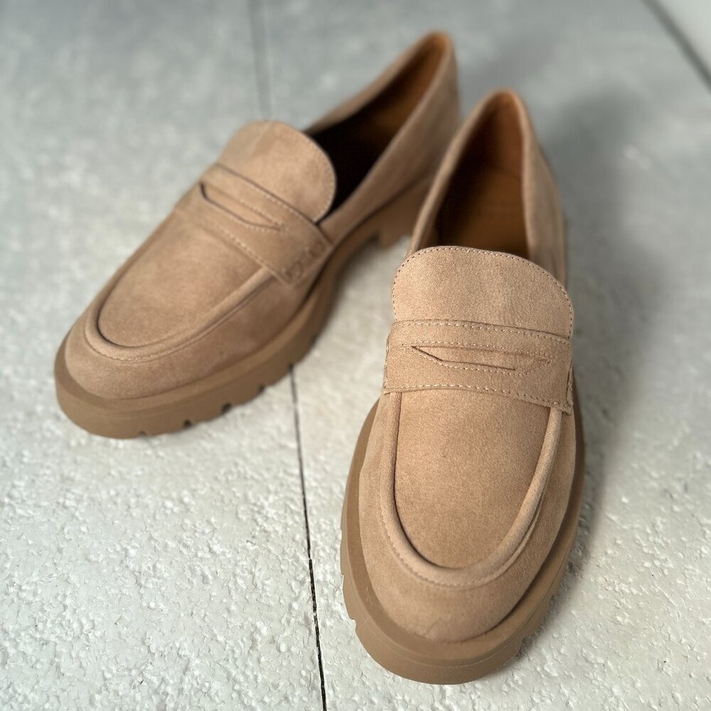 a new day NWOT SZ8 Tan Vegan Suede Penny Loafer Preppy Academia Modern Essential - Picture 3 of 10